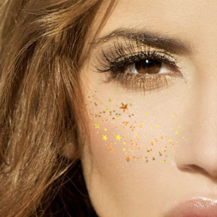 Макияж с глиттером на лице