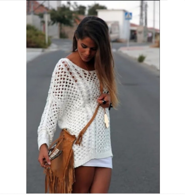 Вязаный свитер в дырочку