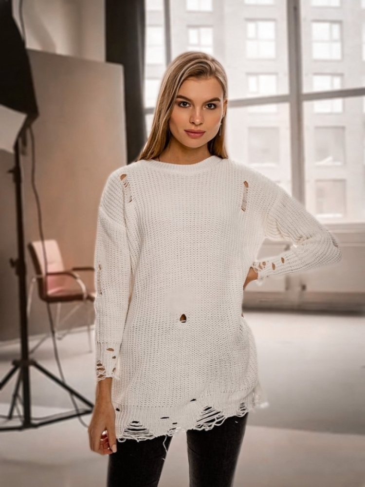Рваный свитер