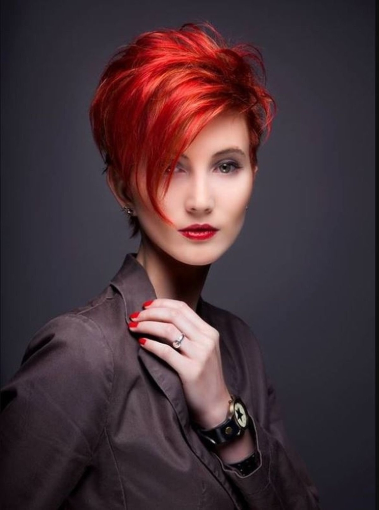 Стрижка симметрия на короткие волосы