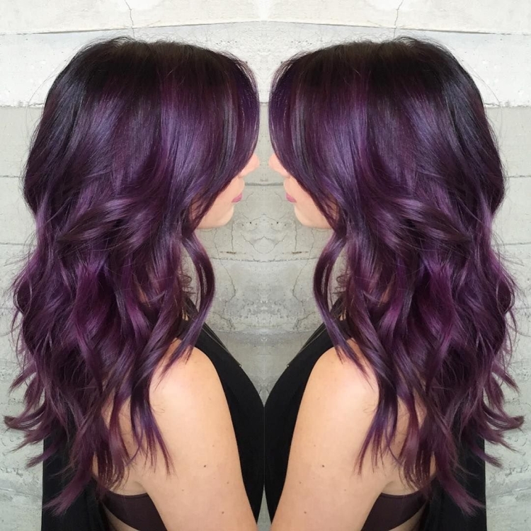 Балаяж на темные волосы с фиолетовым оттенком