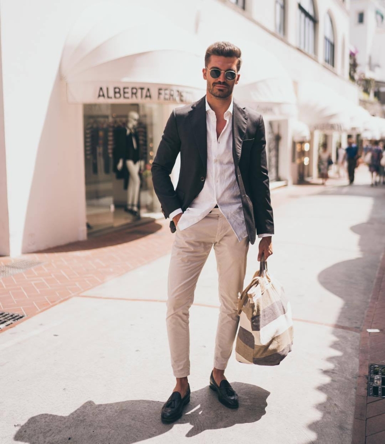 Стильный бежевый лук мужской