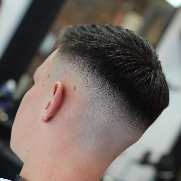 Стрижка теннис фейд