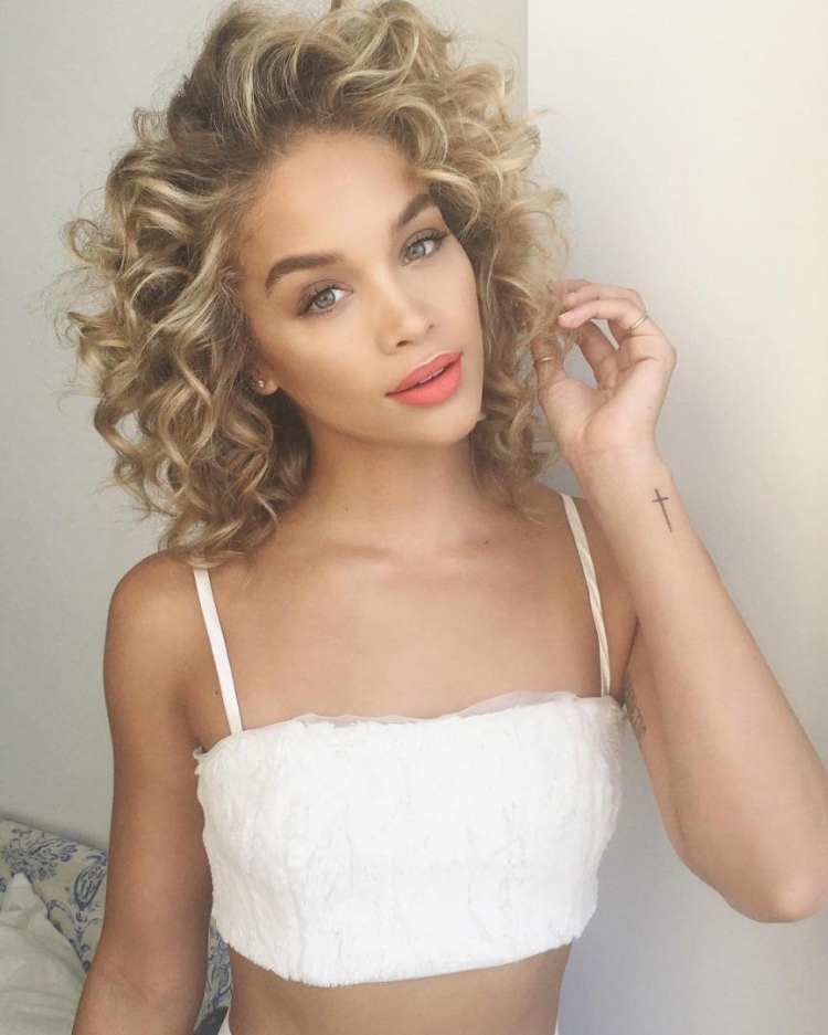 Jasmine Sanders кудри