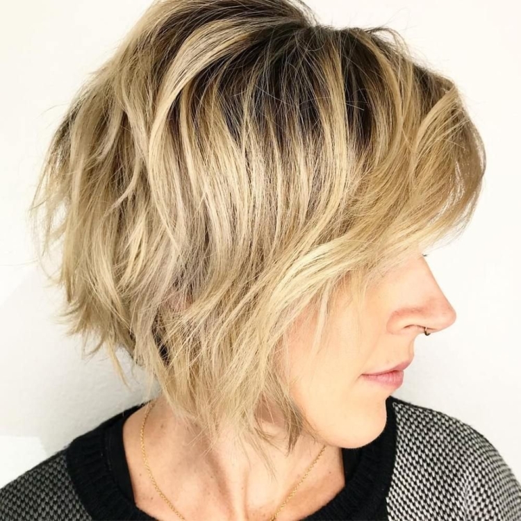 Стрижка Шегги Боб на короткие тонкие волосы без челки