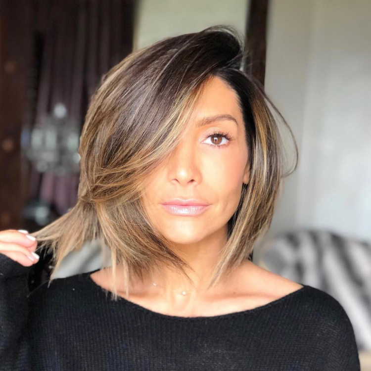 Удлиненная челка с каре