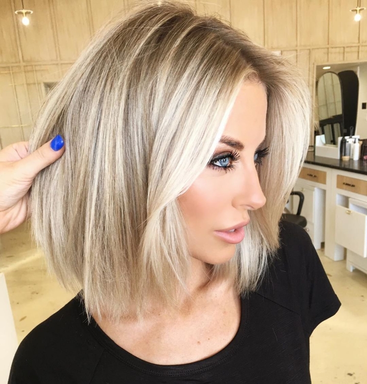 Модное окрашивание волос на каре блонд