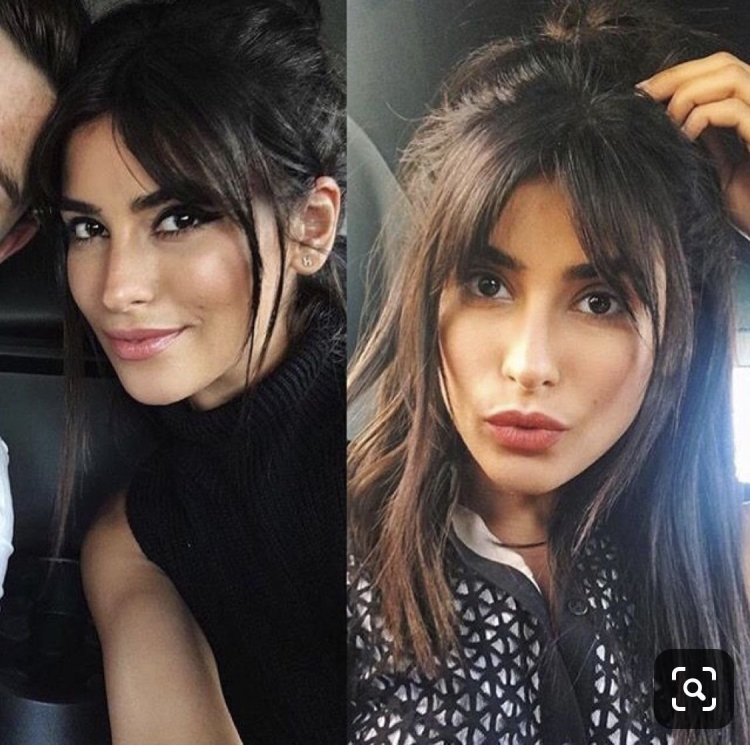 Разделенная челка на две стороны