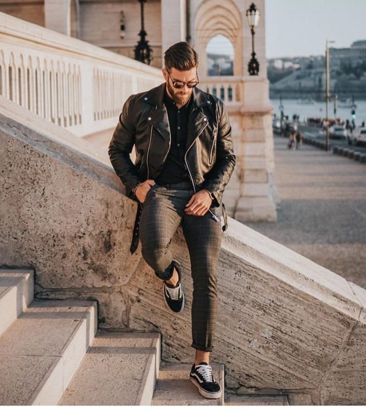 Фотосессия парня на улице