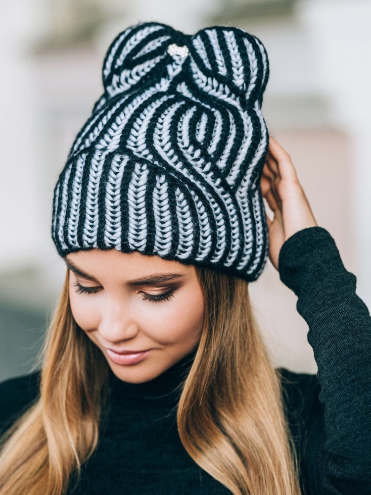 Двухцветная шапка