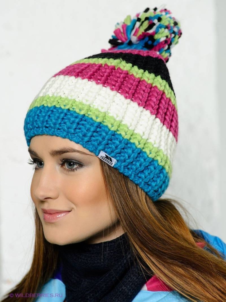 Разноцветные связанные шапки