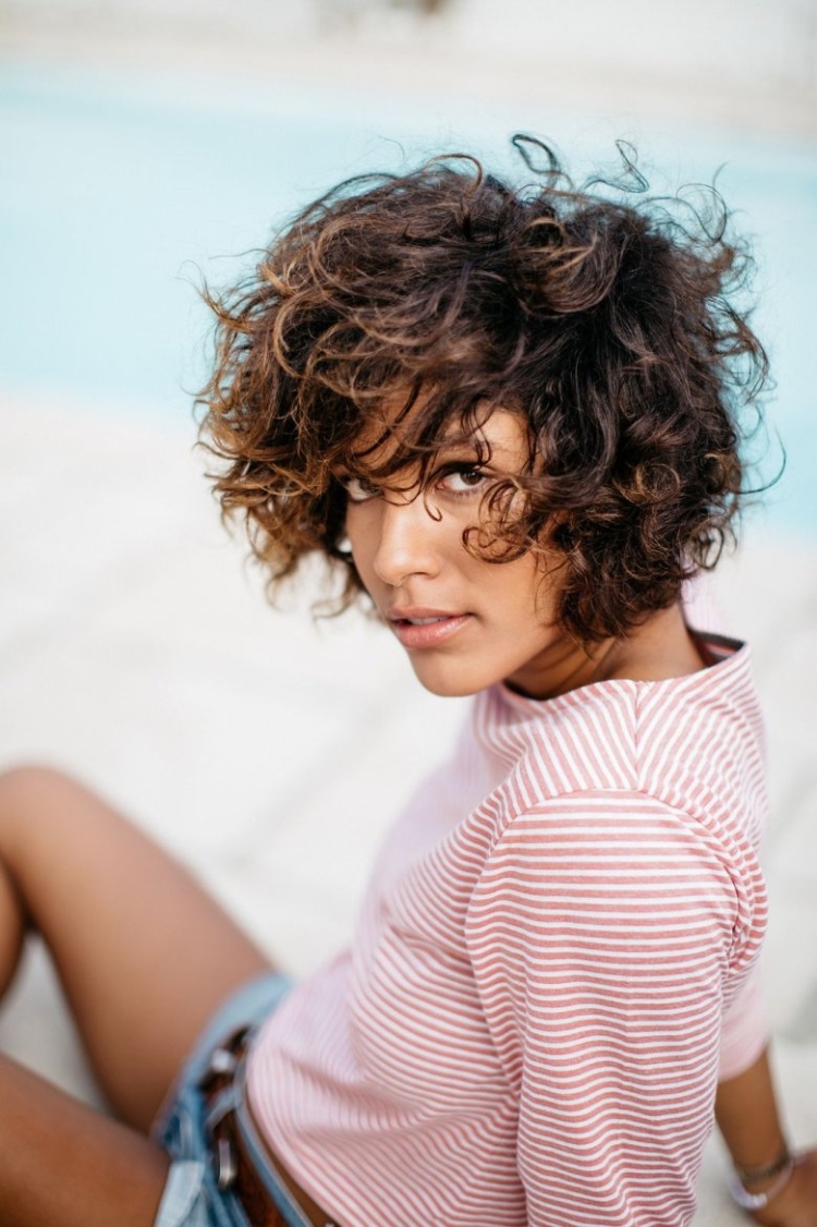 Стрижки на вьющиеся волосы