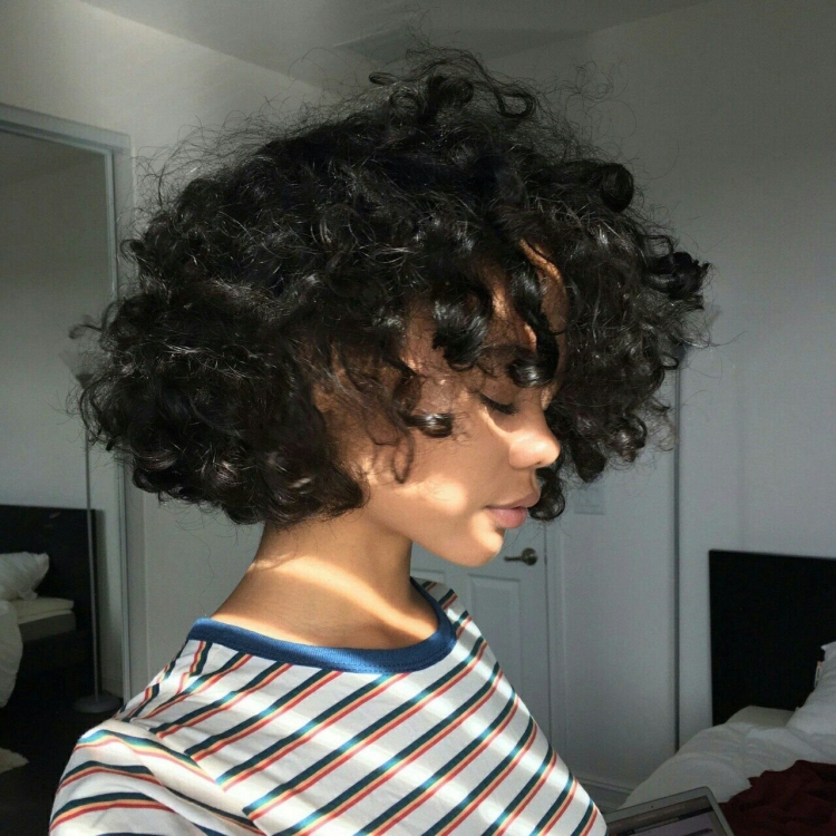 Кудрявые волосы Эстетика