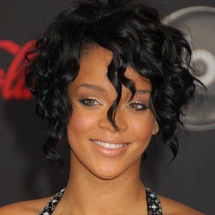 Каре Рианна волнистые