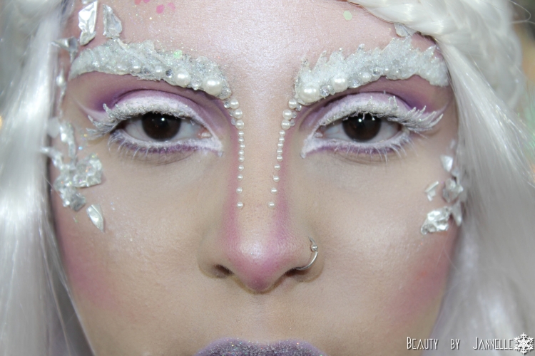 Грим снежной королевы на лице