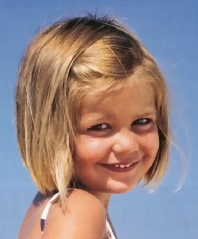 Каре с челкой для девочки