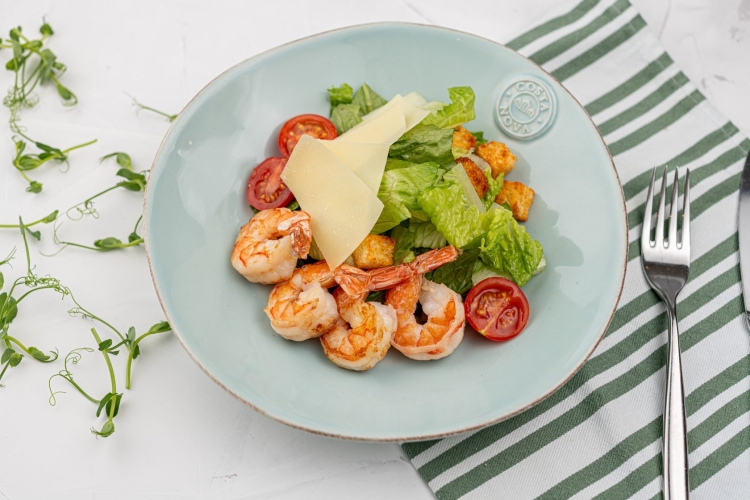 Салат с тигровыми креветками