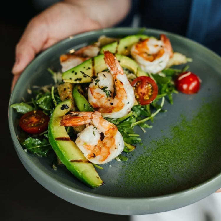 Авокадо гриль с креветками