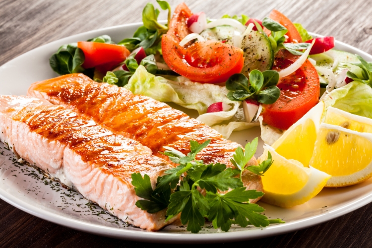 Красная рыба с овощами