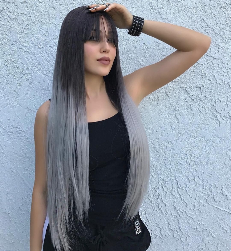 Чёрные волосы с белыми прядями