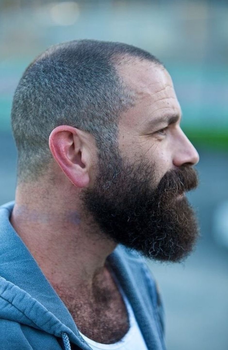 Короткая стрижка с бородой