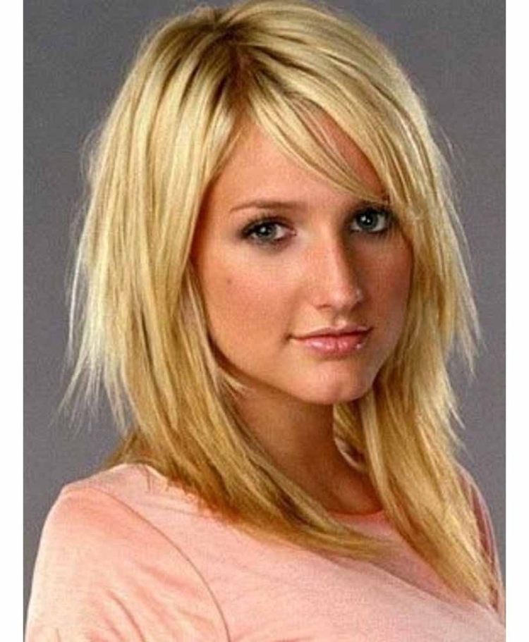 Стрижка Каскад на средние тонкие волосы