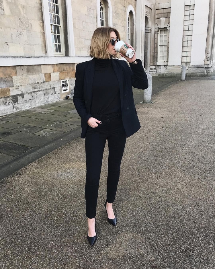 Черный костюм с черной водолазкой женский