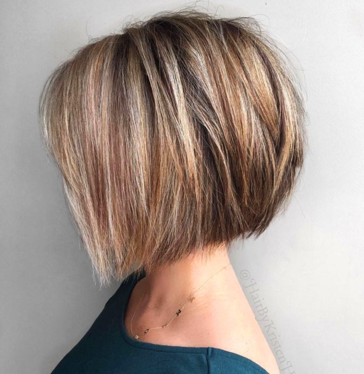 Стрижка Боб градуированный на средние волосы 2022