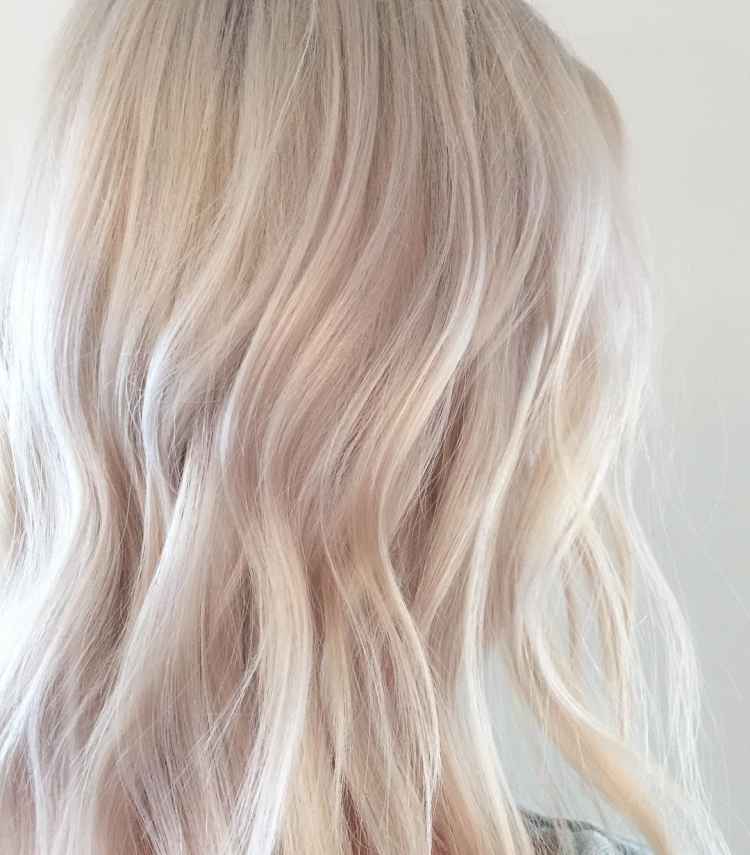 Платиновый блондин пастельный ледяной