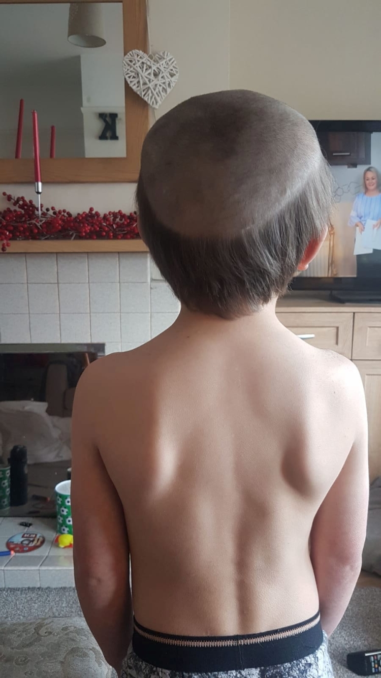 Стрижка мальчика с хвостом на затылке