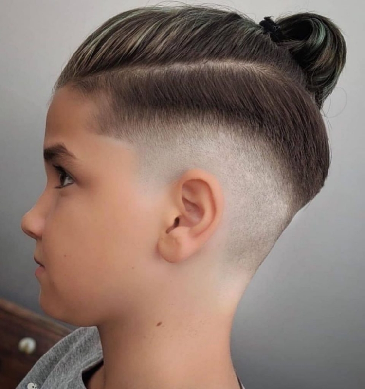 Стрижка с хвостом для мальчика