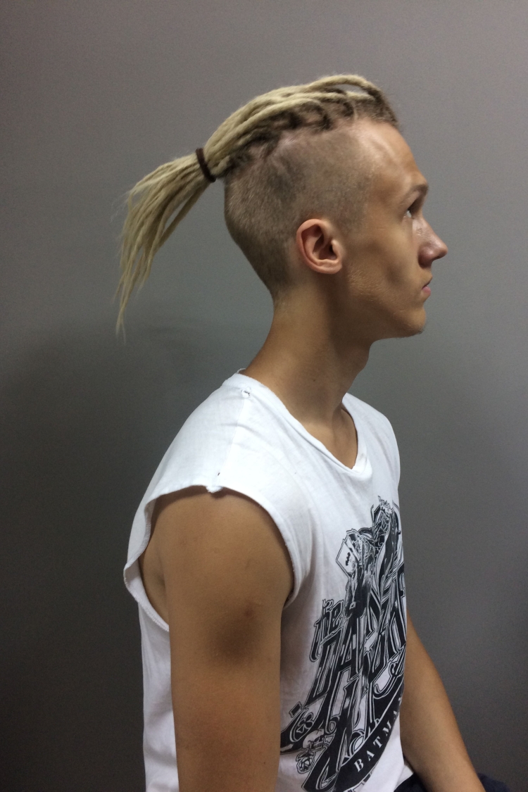 Короткие дреды мужские с выбритыми висками