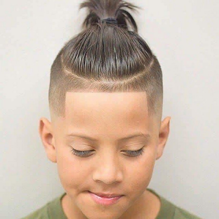 Стрижка для мальчика с хвостиком