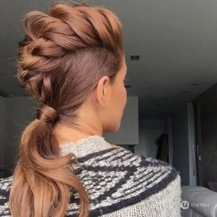 Хвост с плетением на длинные