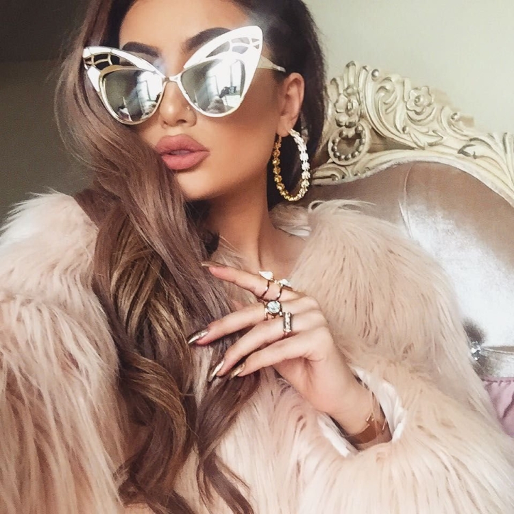 Богатая девушка