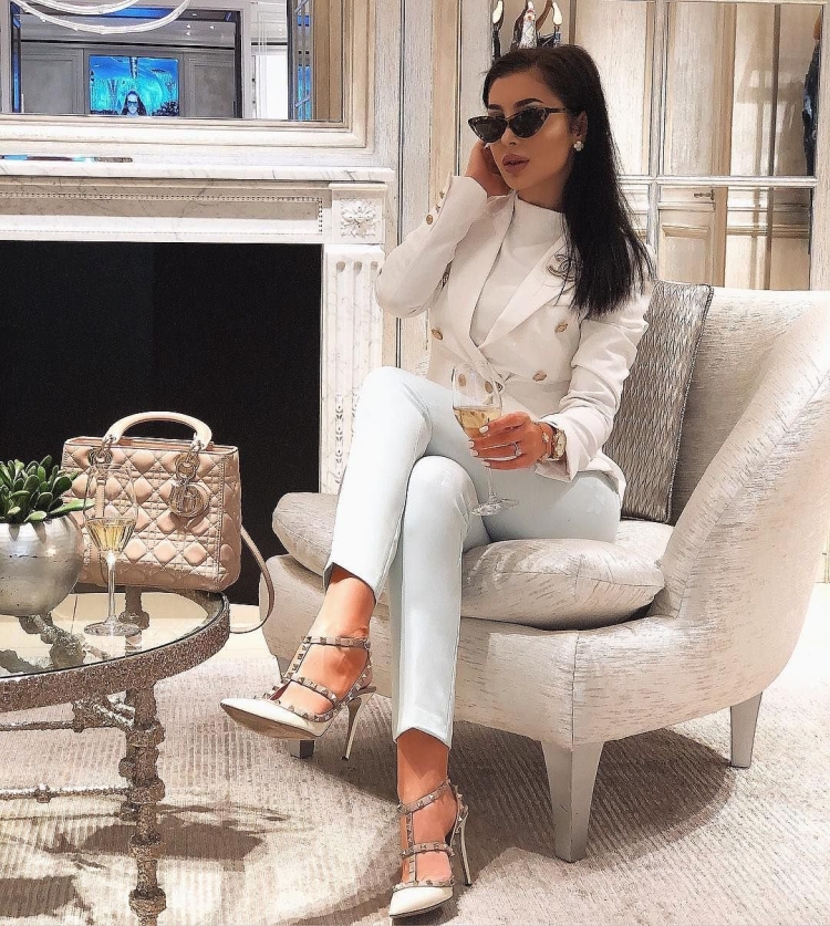 Образ богатой девушки