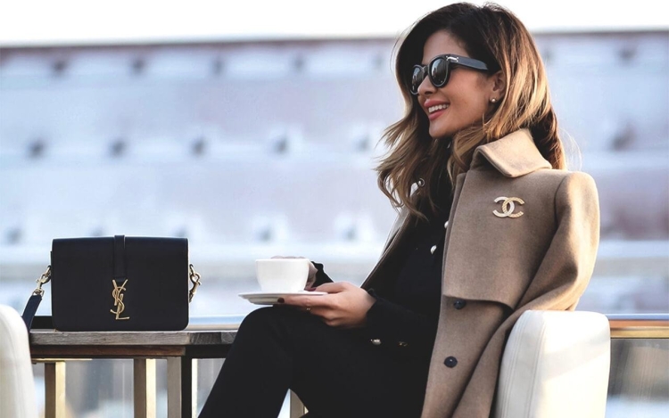 Успешная стильная женщина