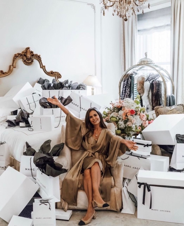 Женщина в роскоши