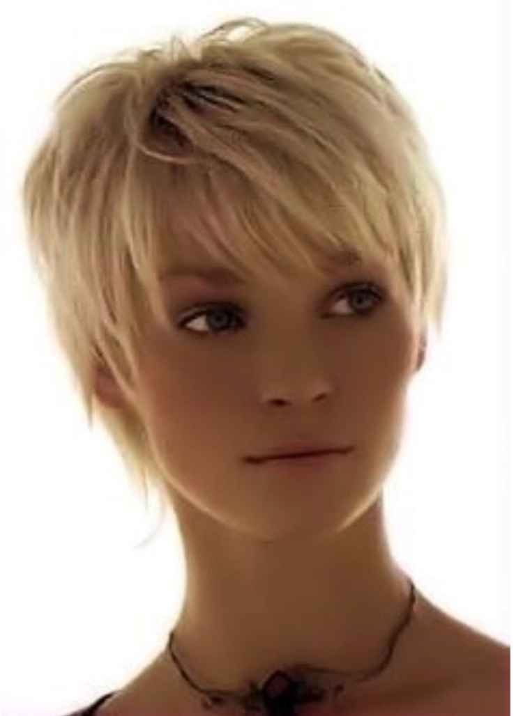 Короткие женские стрижки с рваной челкой