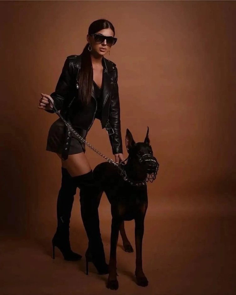 Ирина Шейк фотосессия с доберманом