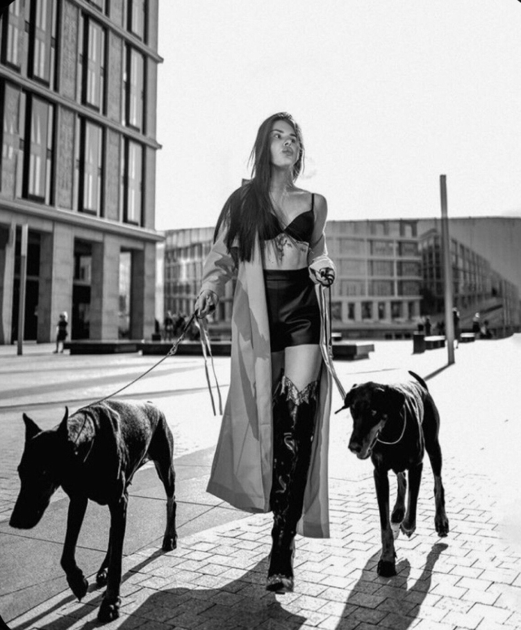 Эмили Доберман