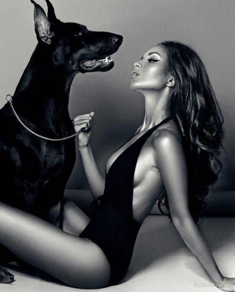 Ирина Шейк с доберманом