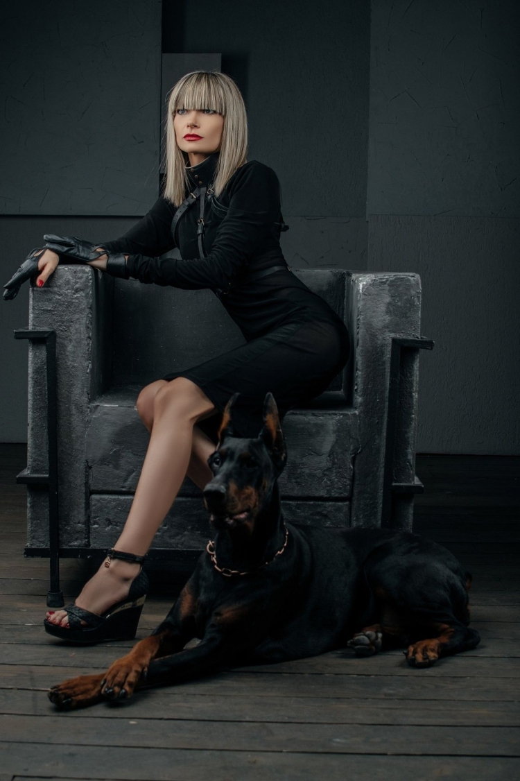 Дерзкая фотосессия с доберманом