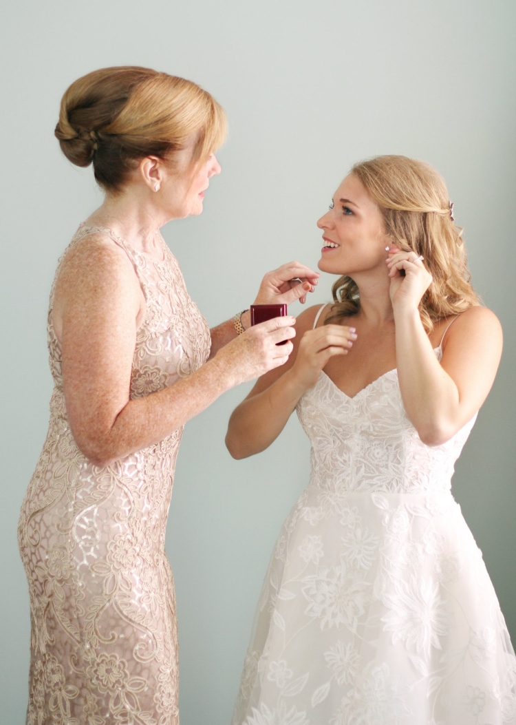 Прическа для мамы невесты