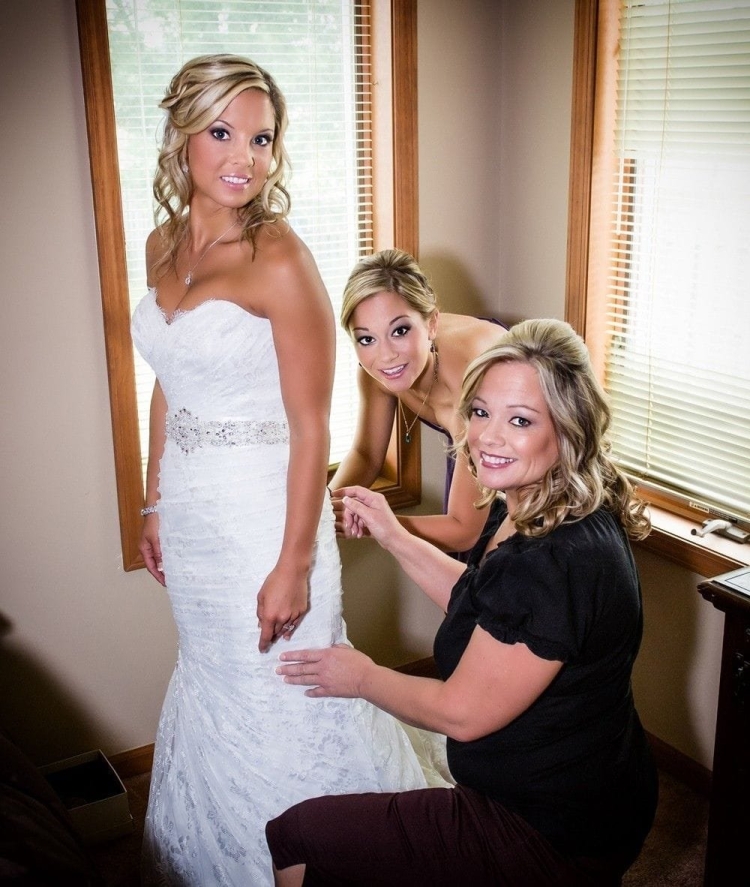 Прическа для мамы невесты