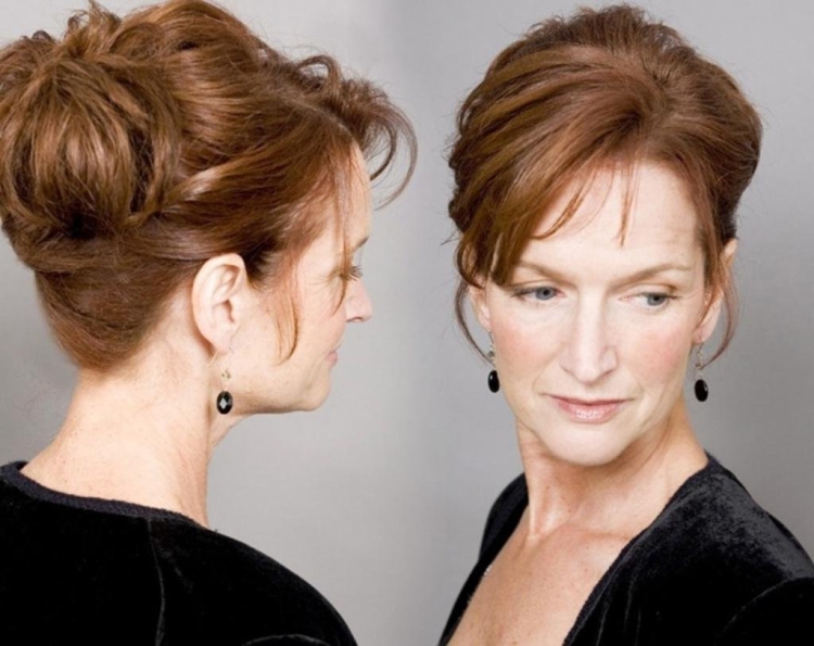 Прическа для мамы невесты на средние волосы