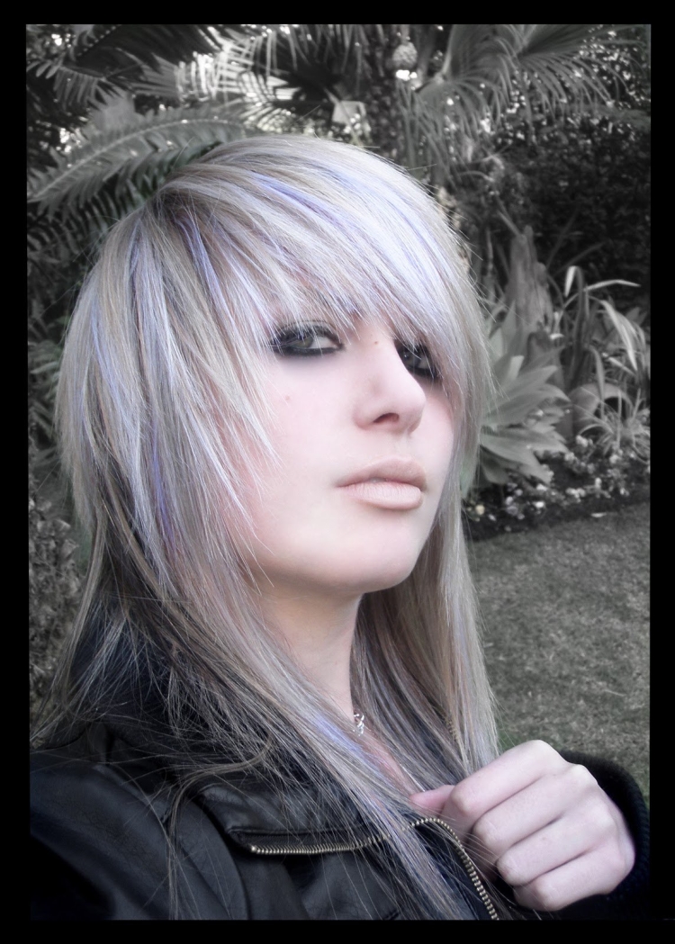 Стрижка эмо на средние волосы