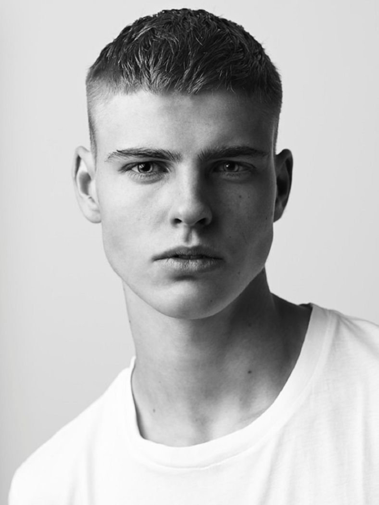 Крис Овергаард модель