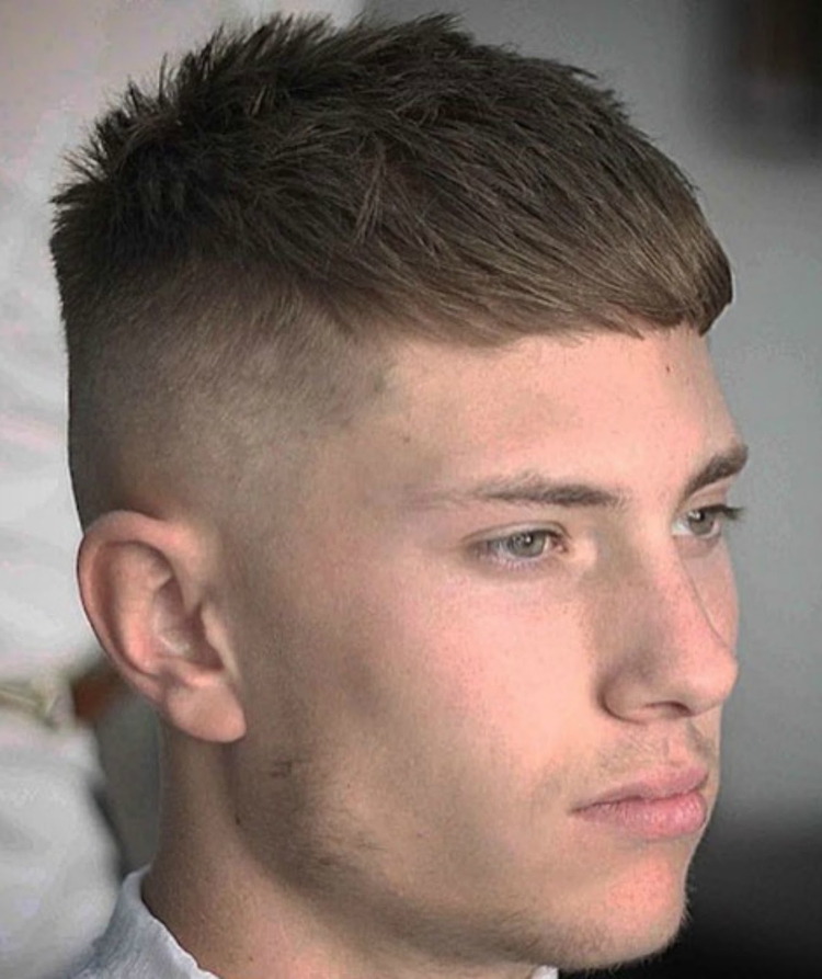 Фейд полубокс с челкой