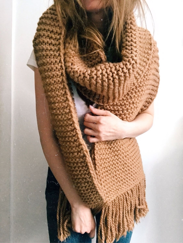 Длинный вязаный шарф